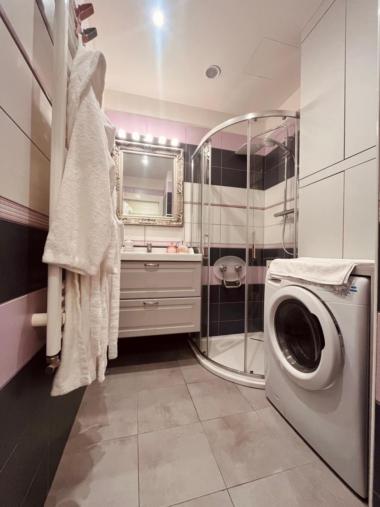 פראג Moderni Apartman Na Hluboke V Praze - Idealni Pro 4 מראה חיצוני תמונה
