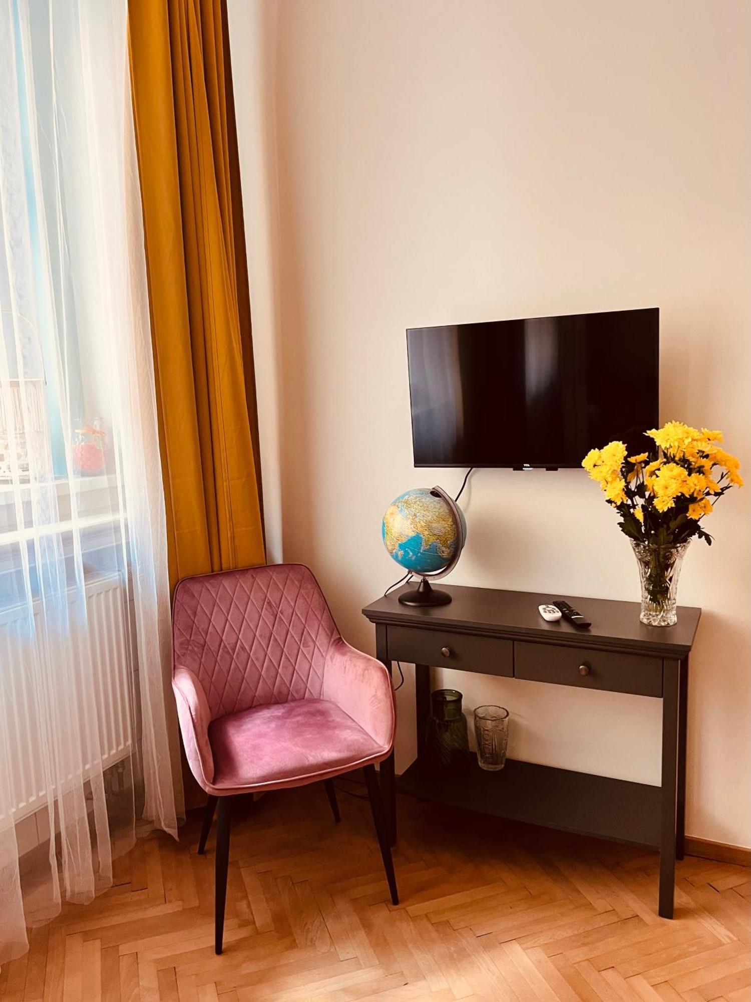 פראג Moderni Apartman Na Hluboke V Praze - Idealni Pro 4 מראה חיצוני תמונה
